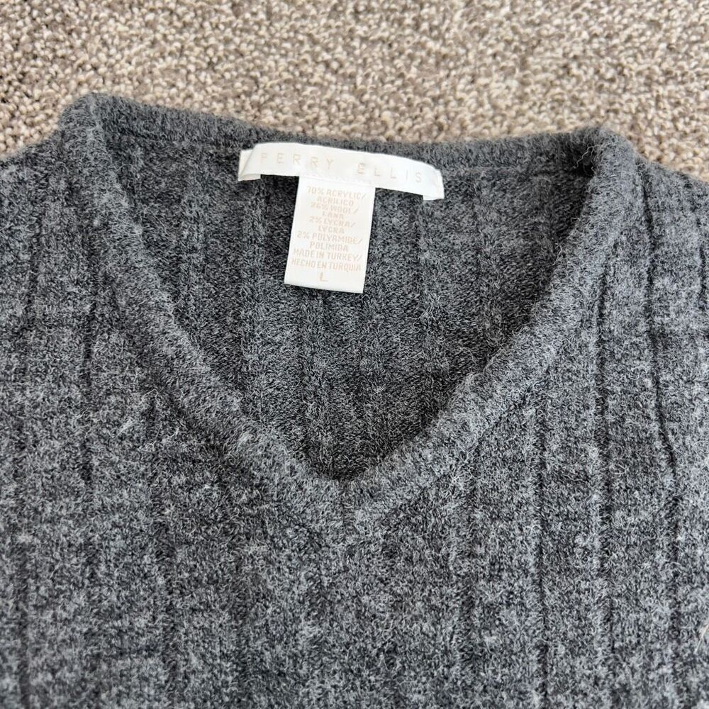 Perry Ellis Men's Ribbed V-Neck Sweater size large - Picture 3 of 5